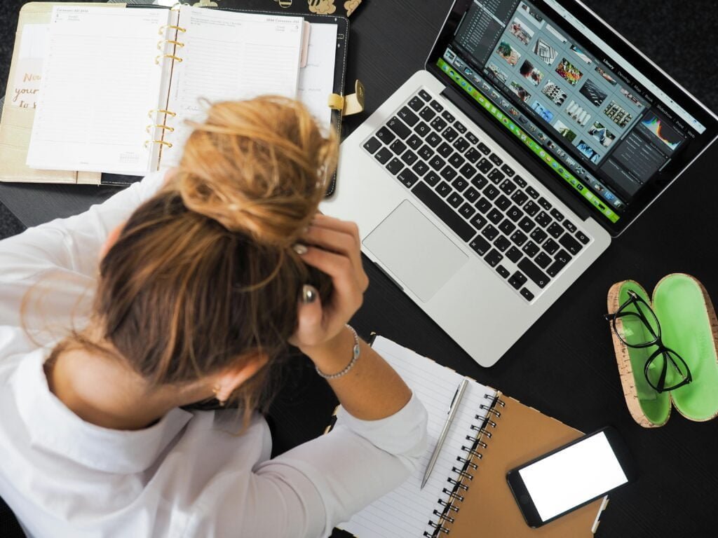 Perbedaan Burnout dan Depresi