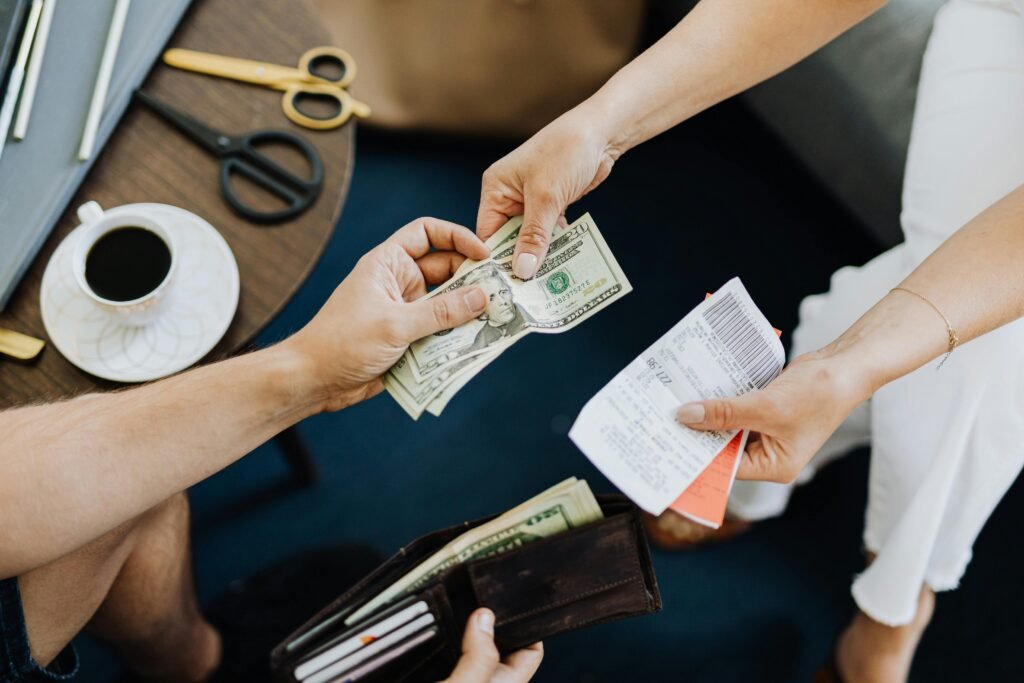 Alasan Pinjaman Online Bisa Menjerat Masyarakat dengan Mudah