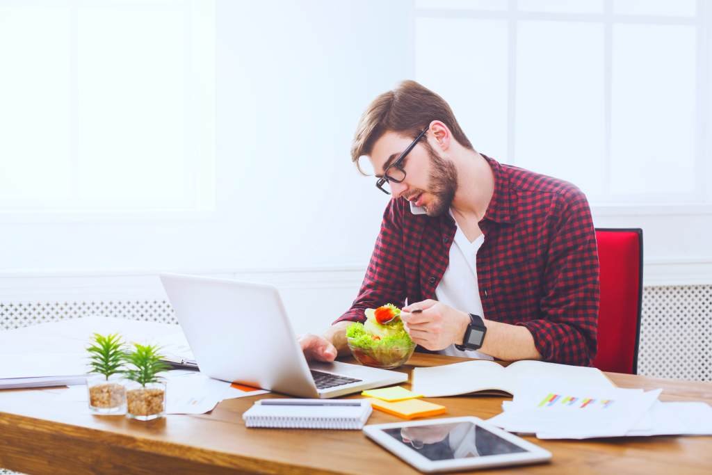 bekerja secara berlebihan