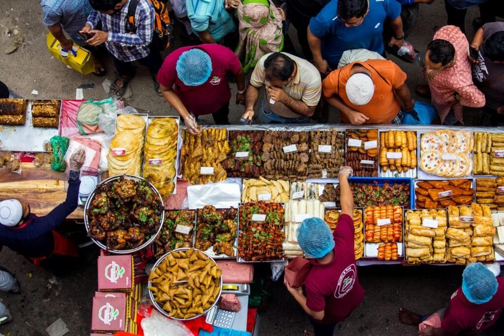 membujuk pelanggan yang ragu membeli