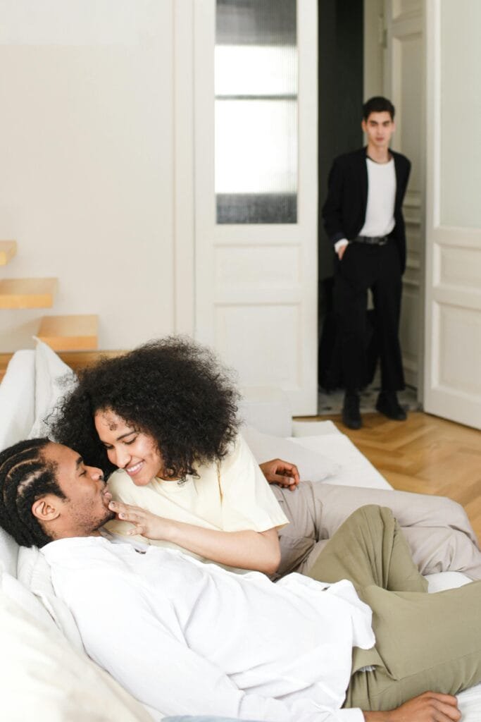 Apa Itu Open Marriage?