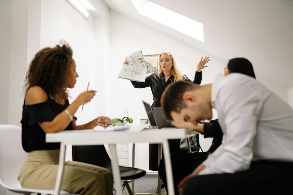 Cara Menghadapi Rekan Kerja Toxic yang Sering Bikin Stress