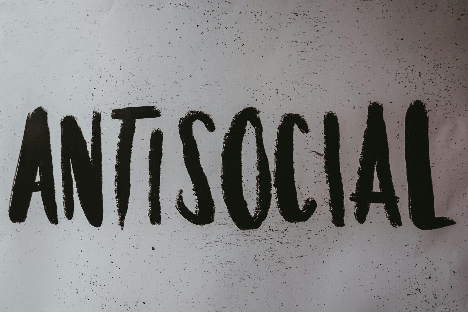 Pengertian Anti Sosial dan Introvert