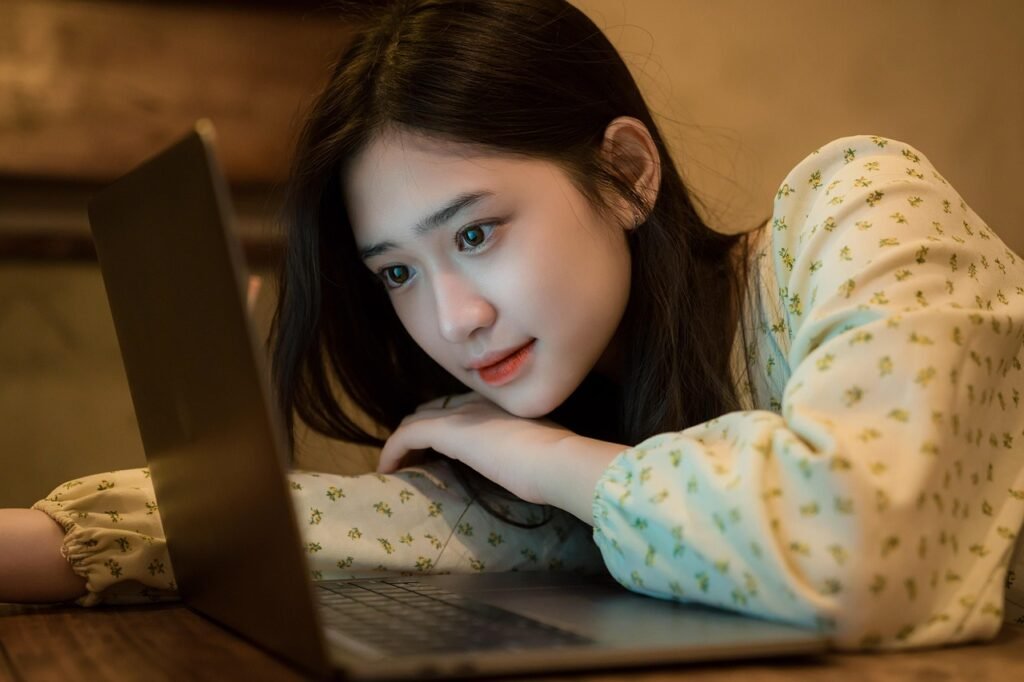 penipuan online catfishing